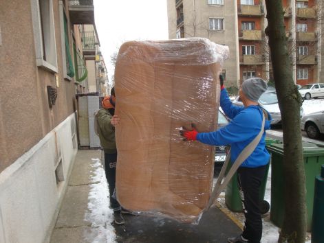 3 as üllő stretch fóliába csomagolva 